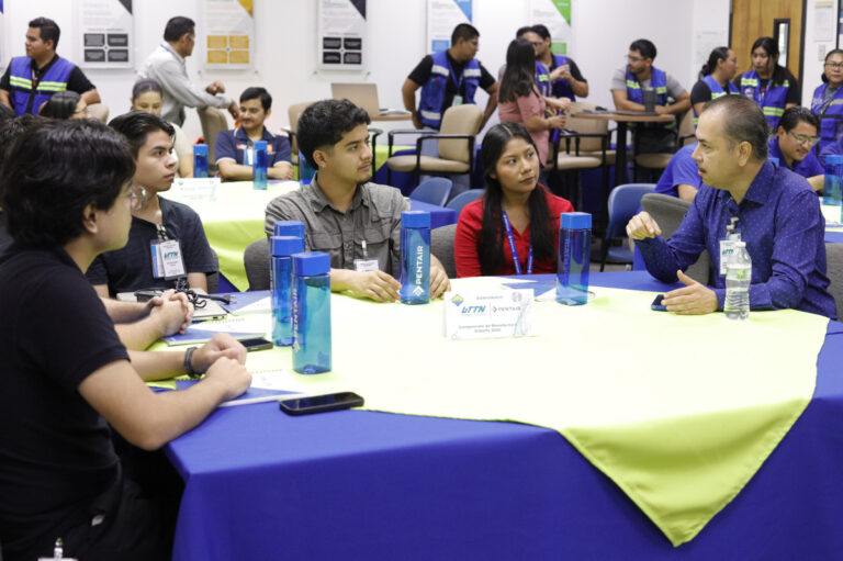 Concluyen estudiantes de la UTTN participación en Campeonato Lean Manufacturing de Pentair 2026